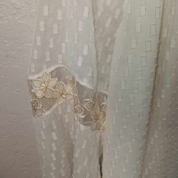 Tahari Sheer Cream Top Size Large - Picture 5 of 13